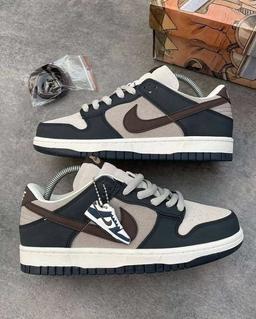 Nike Dunk Sneakers "Otomo Katsuhiro" 2